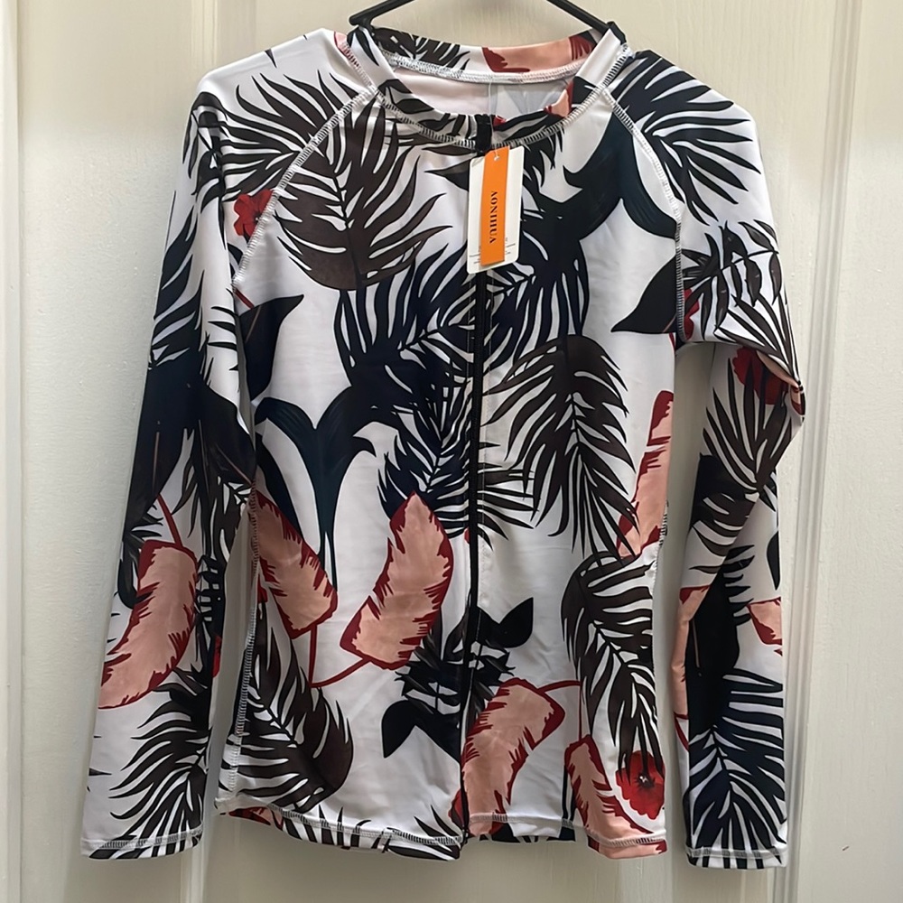 NWT AONIHUA ZIPPER SWIM/ATHLETIC TOP